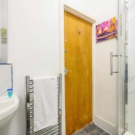 Modern 1br *